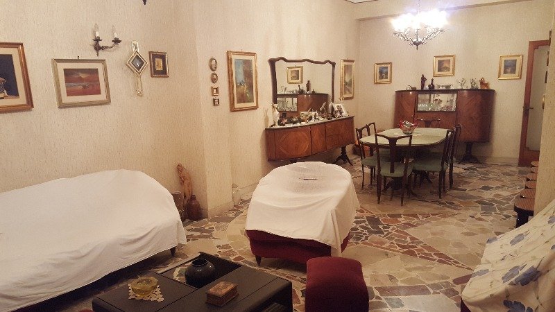 Patern palazzina composta da due appartamenti a Catania in Vendita