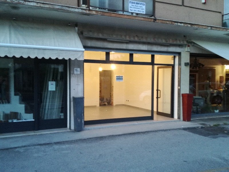 Localit Cipressina locale commerciale a Venezia in Affitto