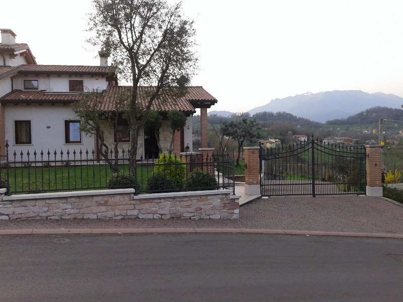 San Vito di Leguzzano casa o villa affiancata a Vicenza in Vendita