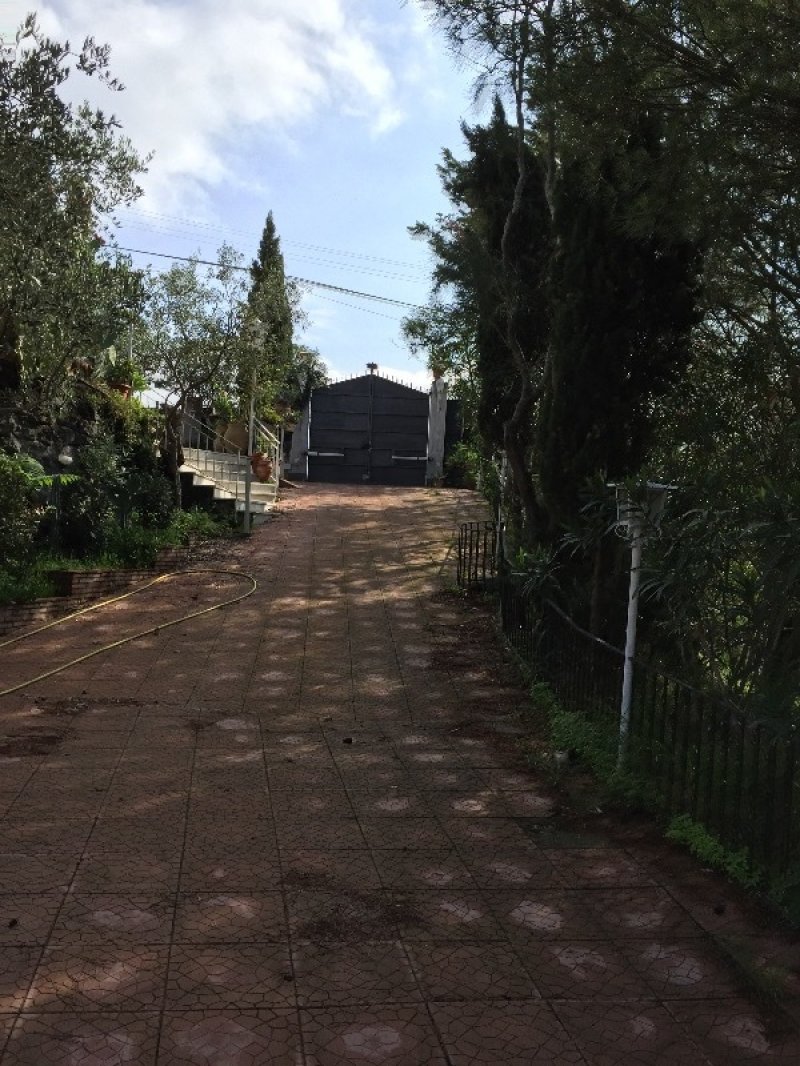 Nicolosi villa con cancello automatico a Catania in Vendita