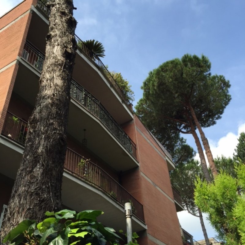 Roma appartamento in condominio signorile a Roma in Vendita