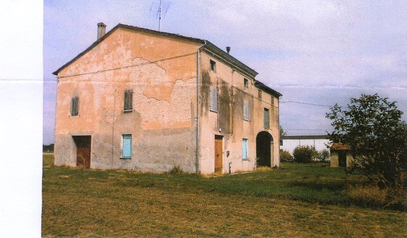 Trecasali casa colonica a Parma in Vendita