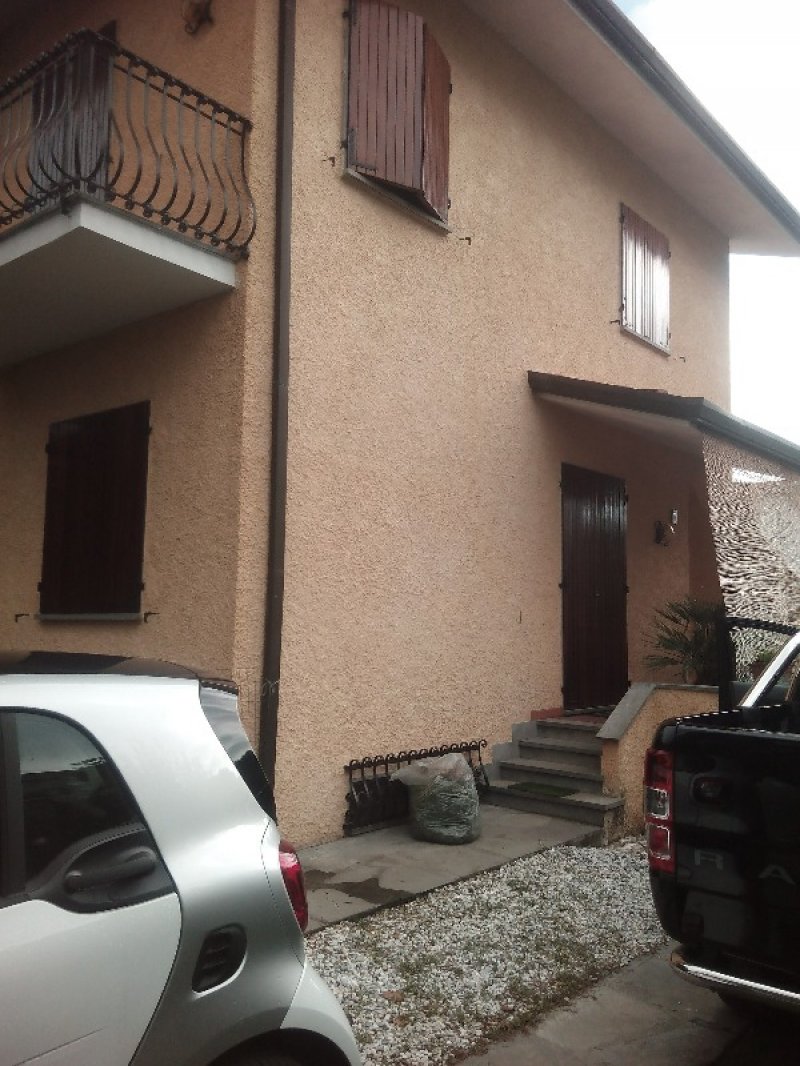 Casa singola situata a Querceta a Lucca in Vendita