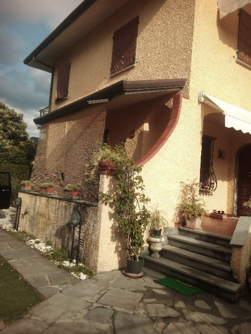 Casa singola situata a Querceta a Lucca in Vendita