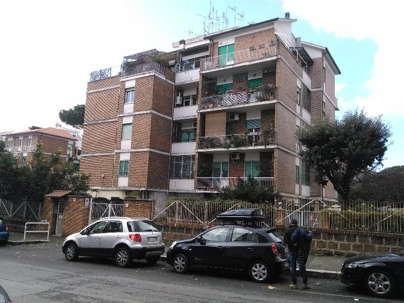 Roma Garbatella appartamento tripla esposizione a Roma in Vendita
