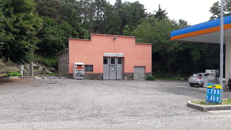 Radicofani locale officina ora ad uso garage a Siena in Vendita
