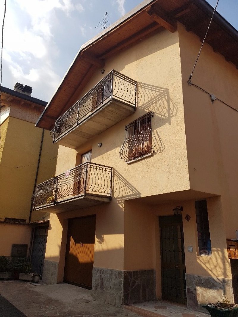 Ossimo casa singola su tre piani a Brescia in Vendita