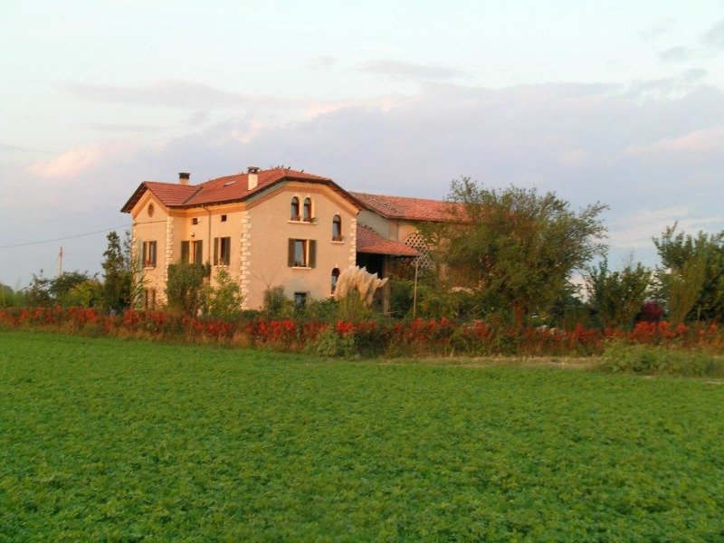 Pegognaga villa indipendente a Mantova in Vendita