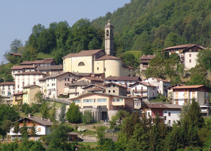 Bracca bilocale in tipico villino di montagna a Bergamo in Vendita