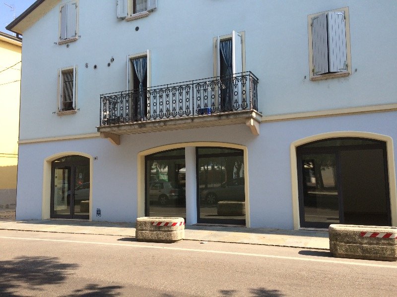 Bastiglia ufficio o negozio a Modena in Affitto
