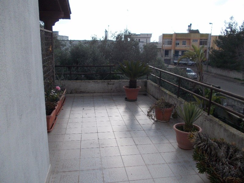 A Melendugno villa su tre livelli a Lecce in Vendita