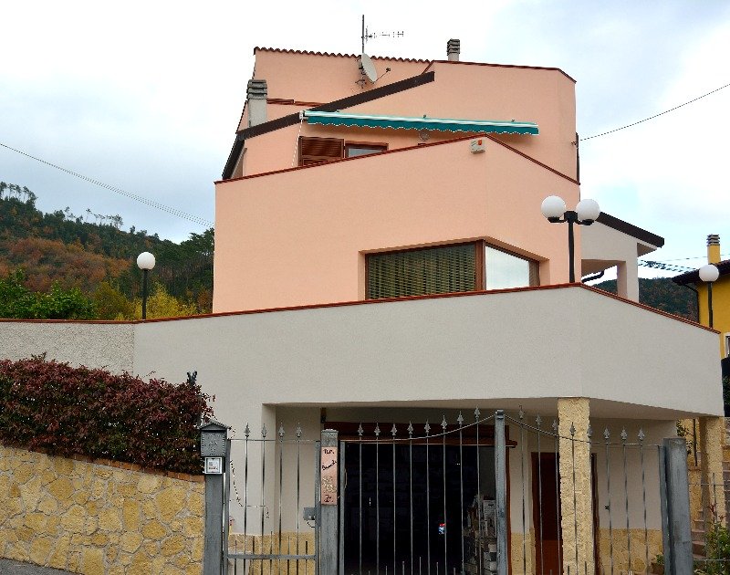 Giustenice villa con vista panoramica a Savona in Vendita