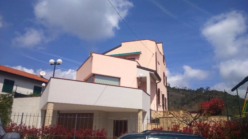Giustenice villa con vista panoramica a Savona in Vendita