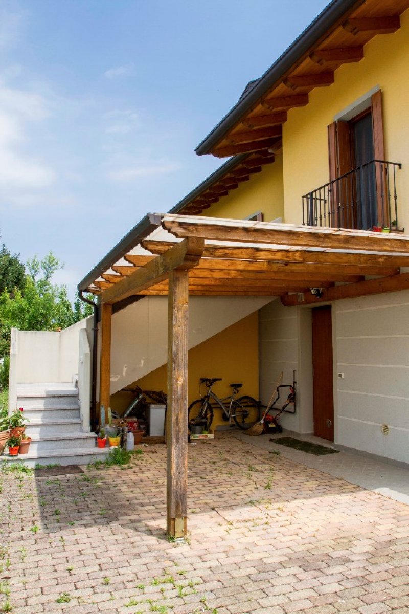 Aiello del Friuli quadrifamiliare con giardino a Udine in Vendita