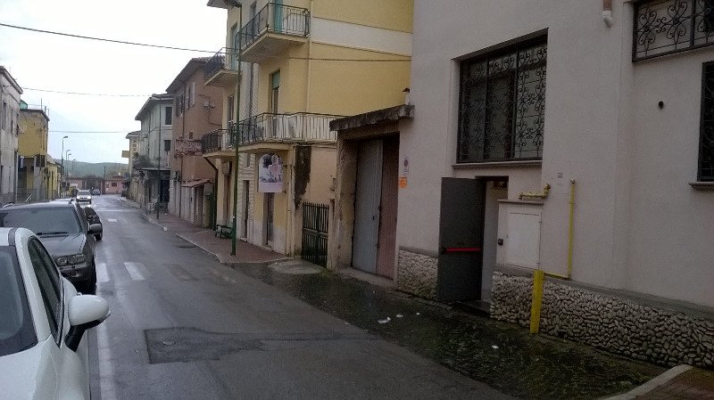 Colleferro ampio garage a Roma in Affitto