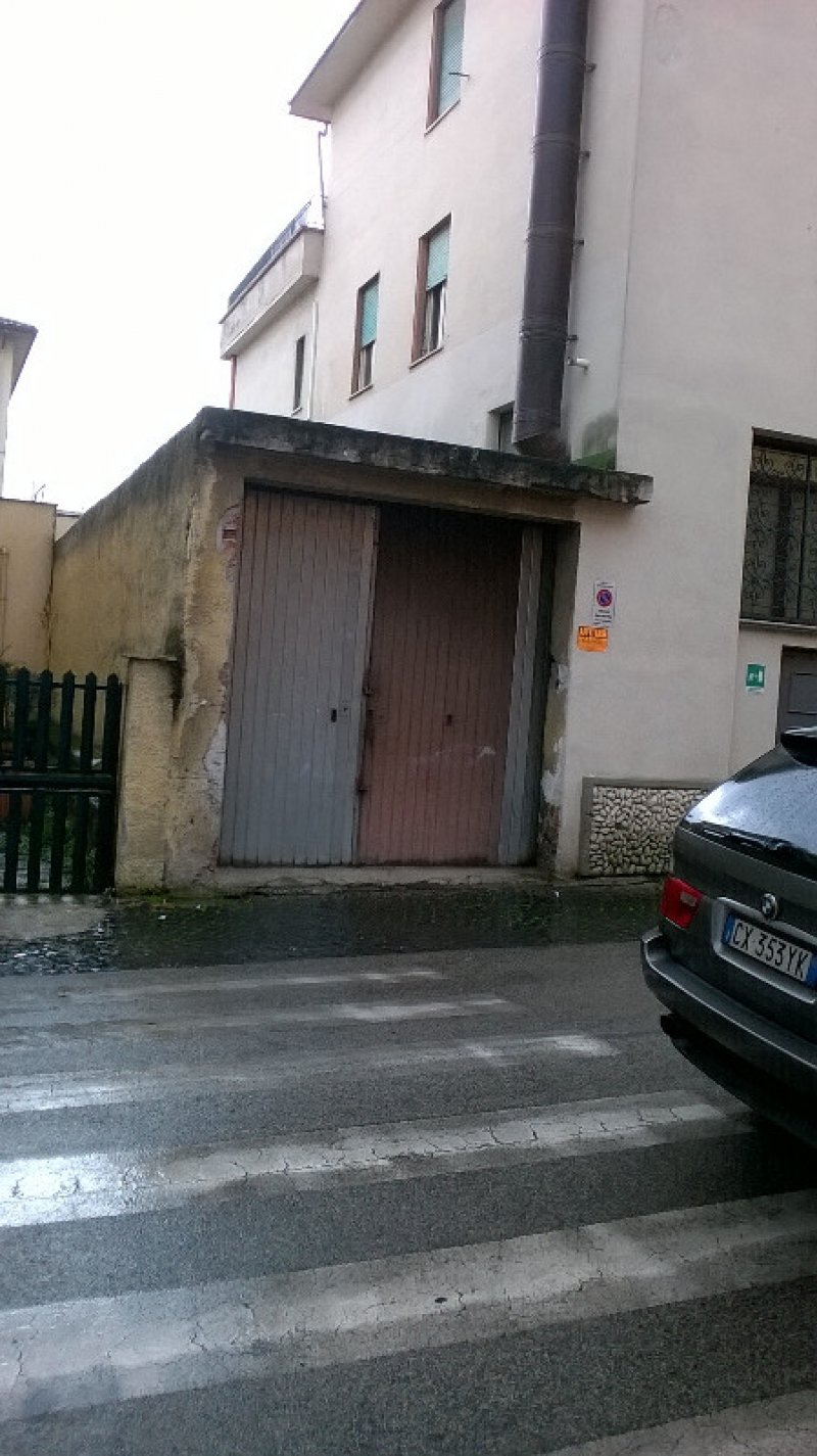 Colleferro ampio garage a Roma in Affitto