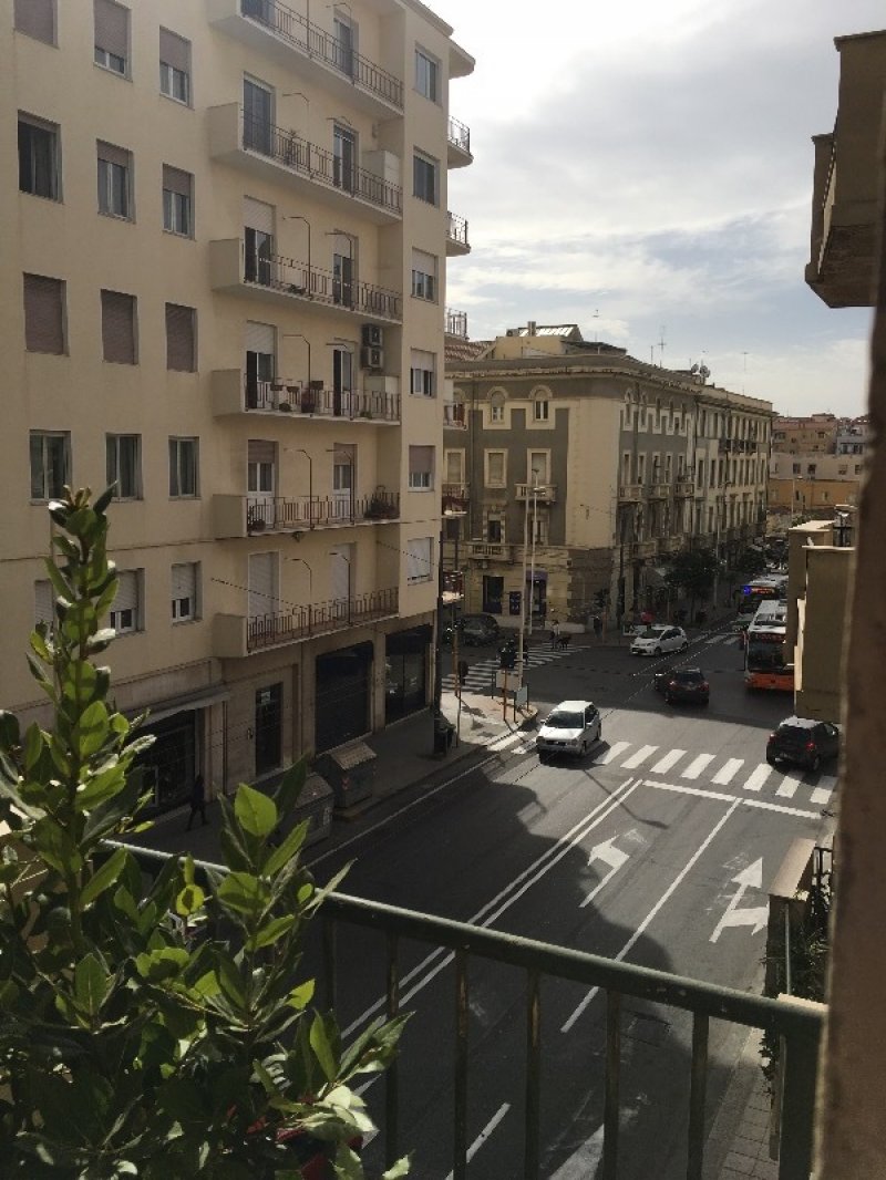 Cagliari stanza con bagno privato a Cagliari in Affitto