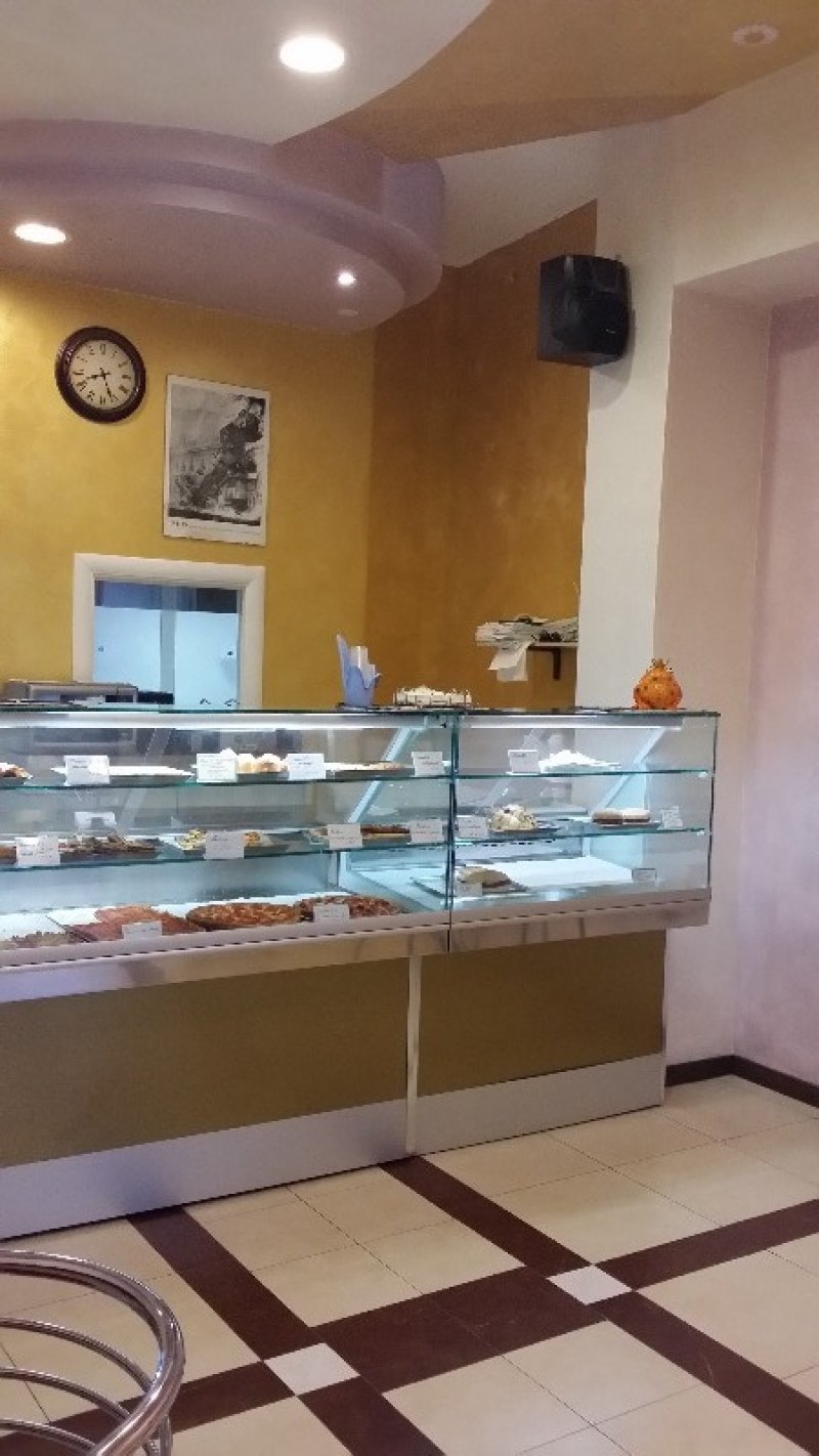 Acquaviva delle Fonti pizzeria rosticceria a Bari in Affitto