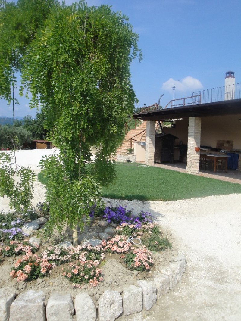 Ascoli Piceno villa indipendente immersa nel verde a Ascoli Piceno in Vendita