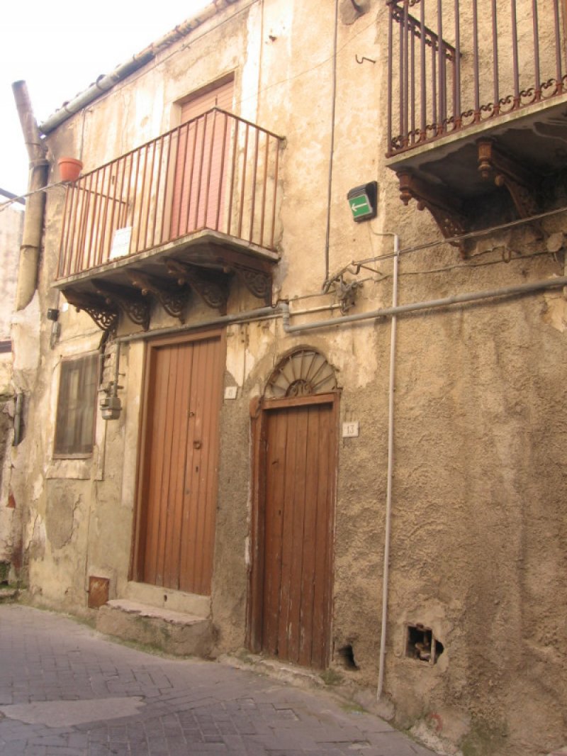 Castronovo di Sicilia edificio storico a Palermo in Vendita