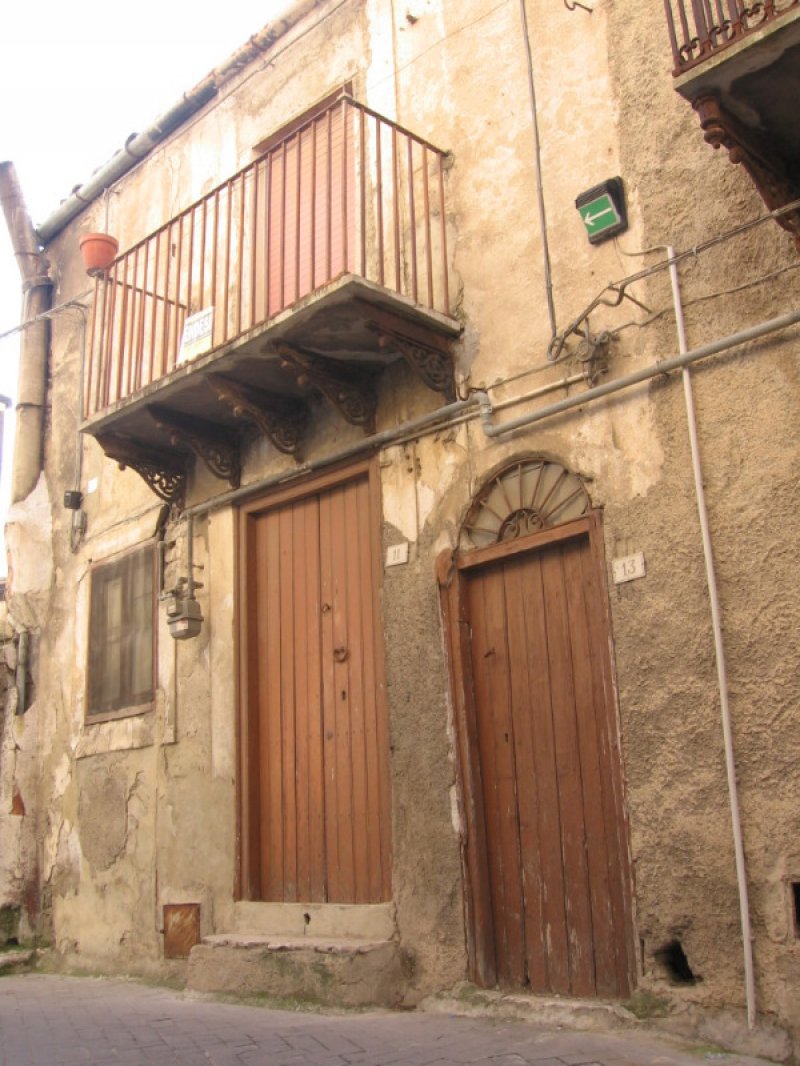 Castronovo di Sicilia edificio storico a Palermo in Vendita