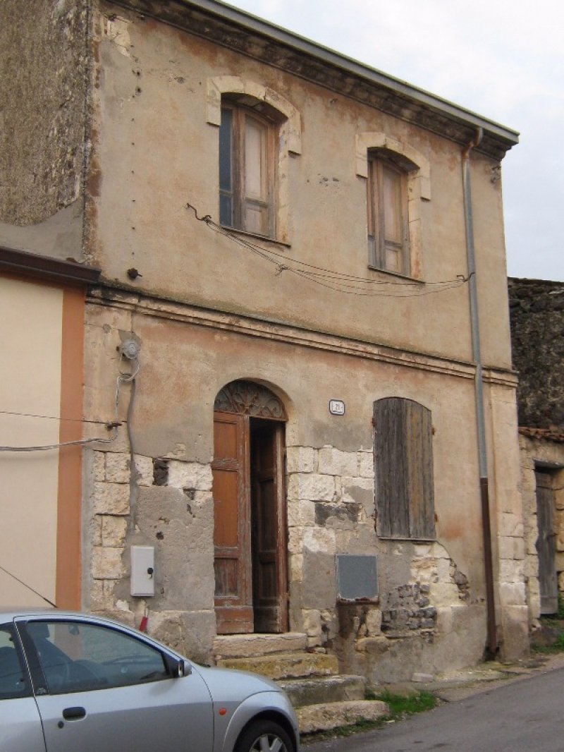 Ploaghe vecchia casa in abbandono a Sassari in Vendita