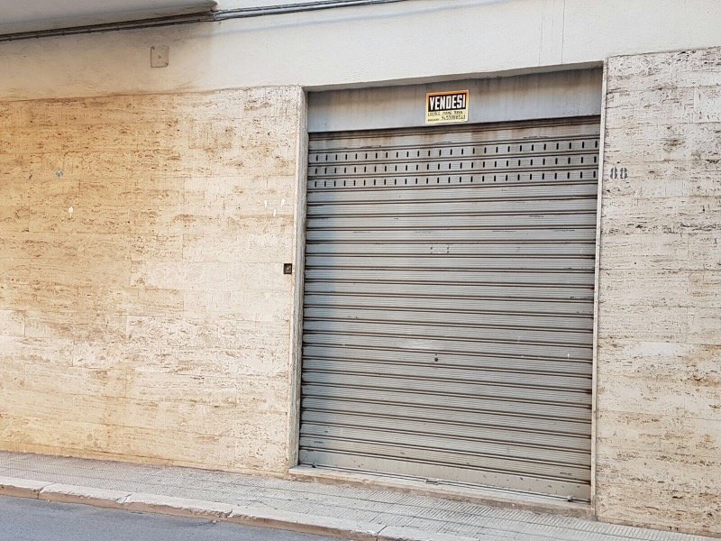 Garage a Terlizzi zona centro a Bari in Vendita