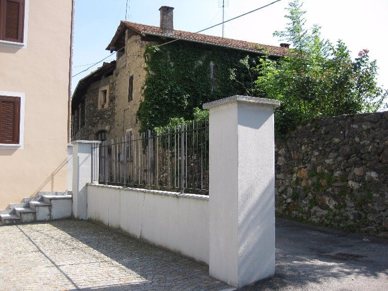 Varallo casa disabitata per uso residenziale a Vercelli in Vendita