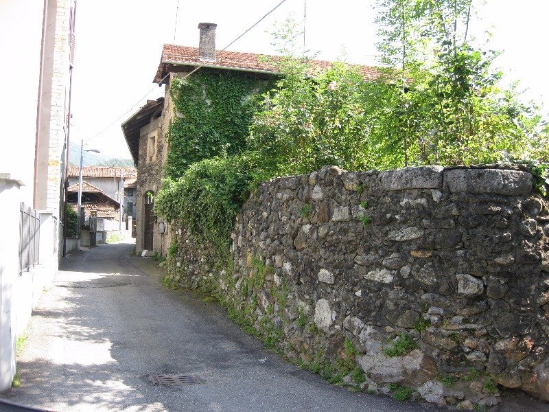 Varallo casa disabitata per uso residenziale a Vercelli in Vendita