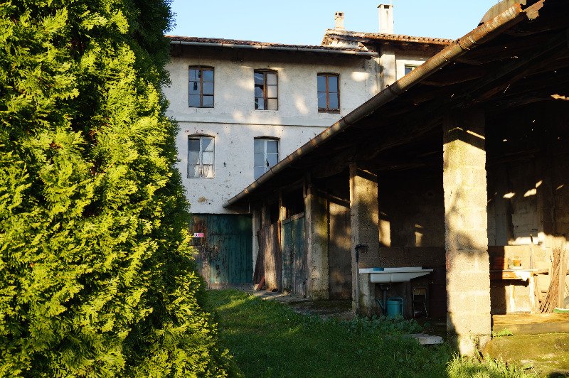 Tricesimo affacciato sulle colline vecchio casale a Udine in Vendita