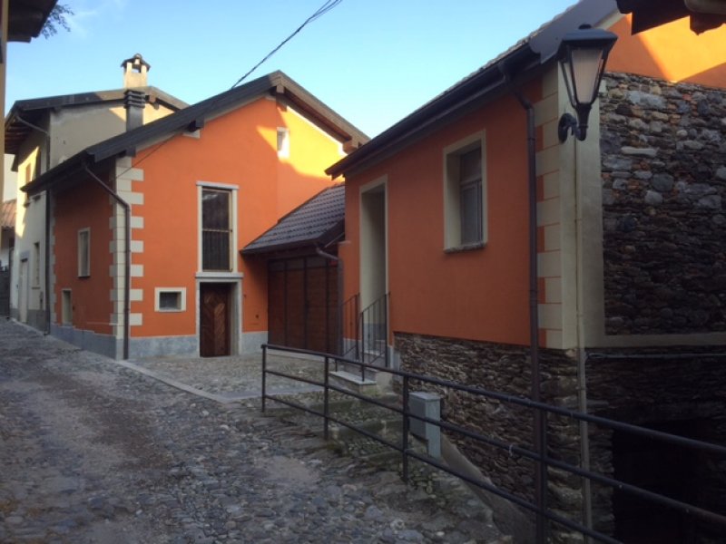 Casa nel centro storico di Cossogno a Verbano-Cusio-Ossola in Vendita