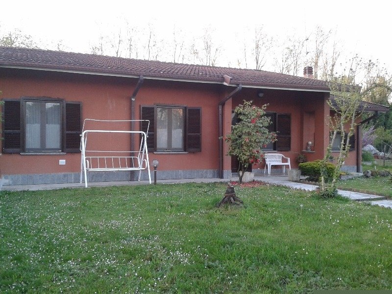 Sostegno frazione di Spessa villa a Pavia in Vendita