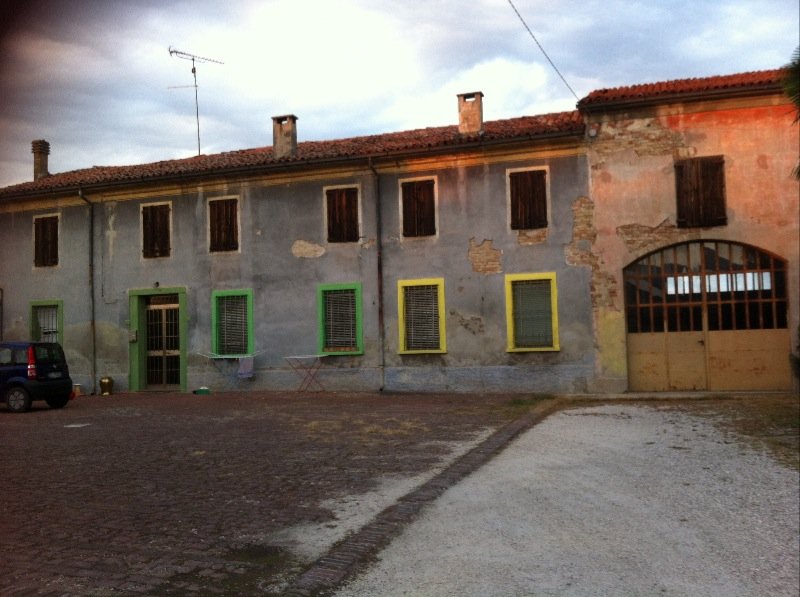 Viadana cascina rustica da ristrutturare a Mantova in Vendita