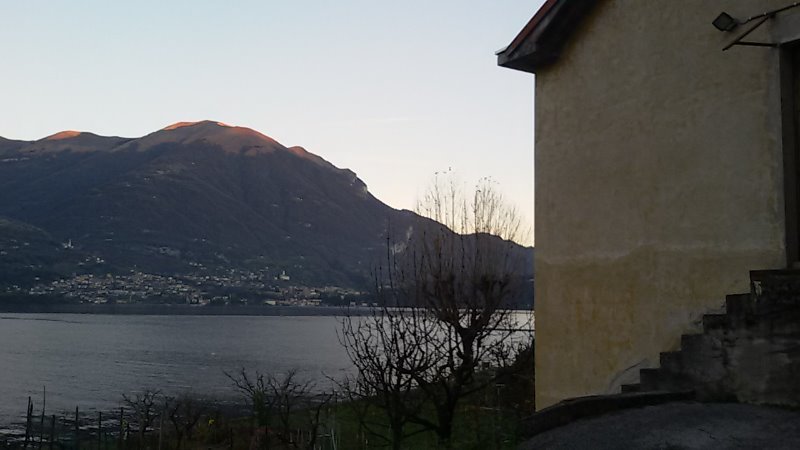 Lago di Como fabbricato ex uso artigianale a Como in Vendita