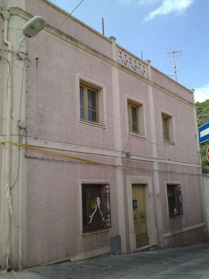 Casa indipendente Illorai a Sassari in Vendita