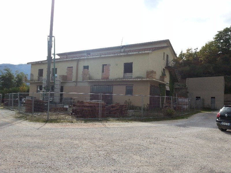 Cagli fabbricato di civile abitazione a Pesaro e Urbino in Vendita