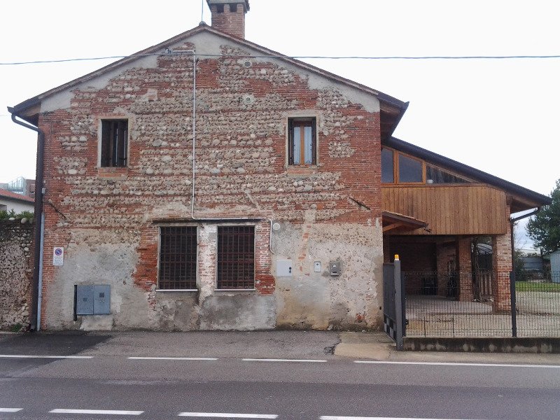 Complesso rustico a Bassano del Grappa a Vicenza in Vendita