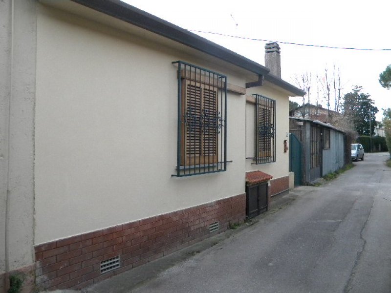 Forte dei Marmi piccola casa a Lucca in Vendita