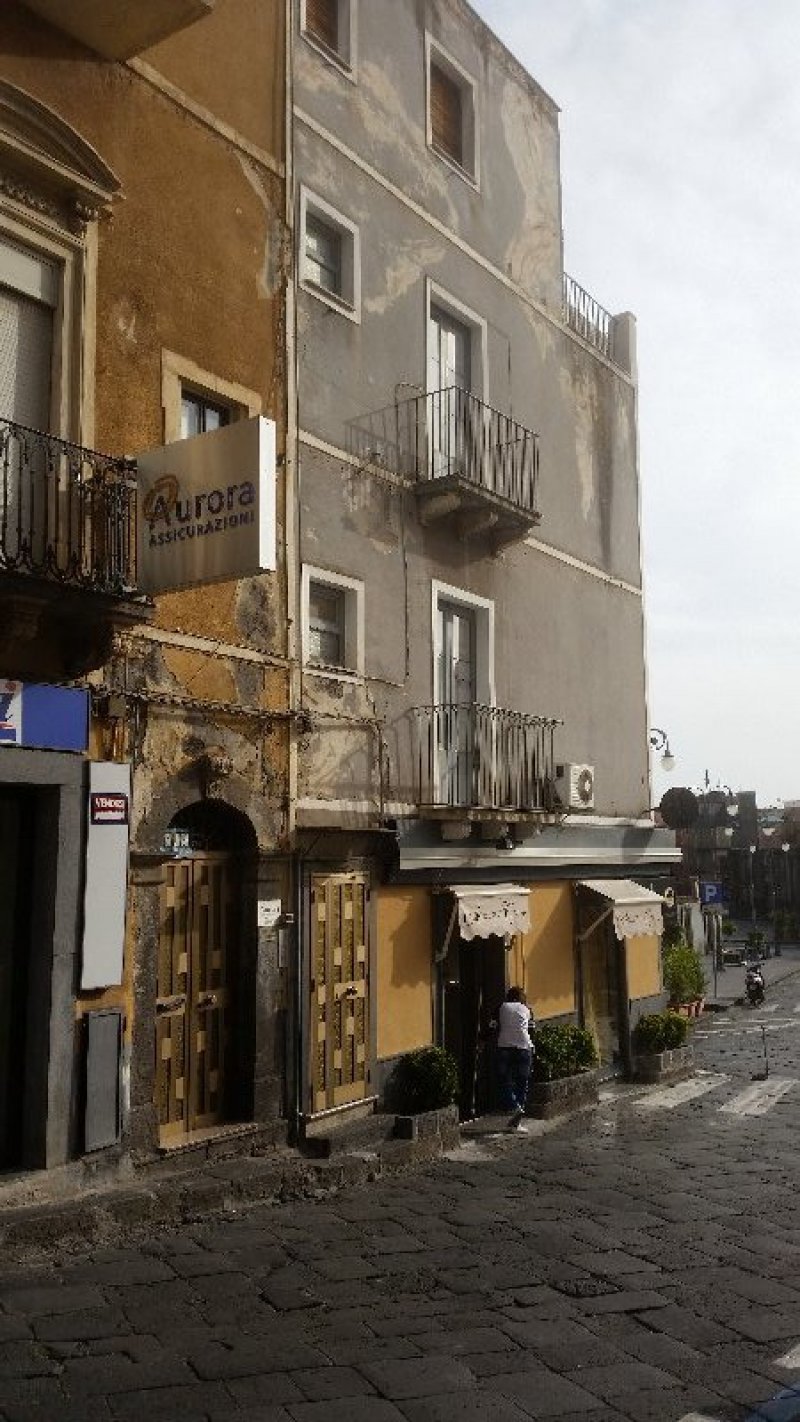 Adrano centro ampio appartamento a Catania in Vendita