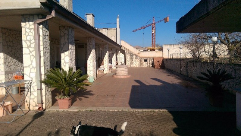 Altamura villa con ampio giardino a Bari in Vendita