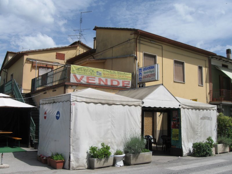 Sanfatucchio casa con locale commerciale a Perugia in Vendita