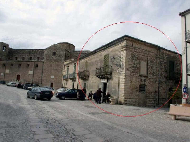 Palazzo Adriano antico e prestigioso immobile a Palermo in Vendita