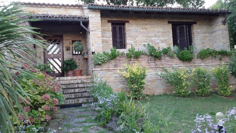 Falerone villa in provincia di Fermo a Fermo in Vendita