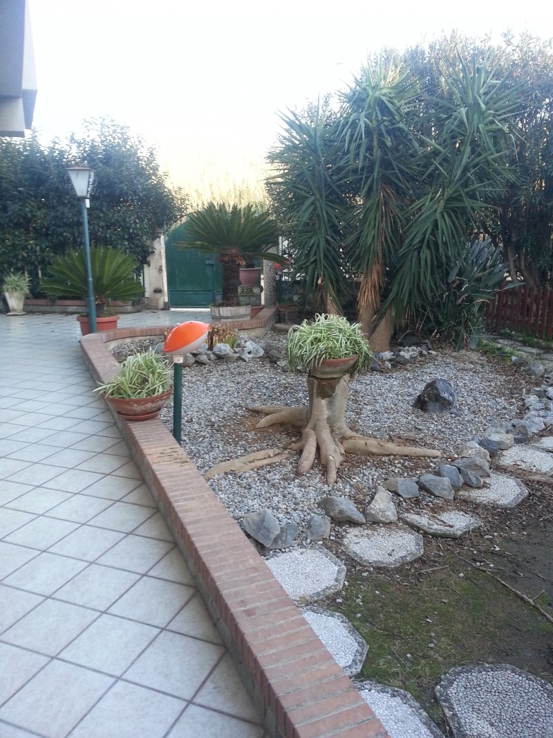 Saponara villa con giardino a Messina in Vendita