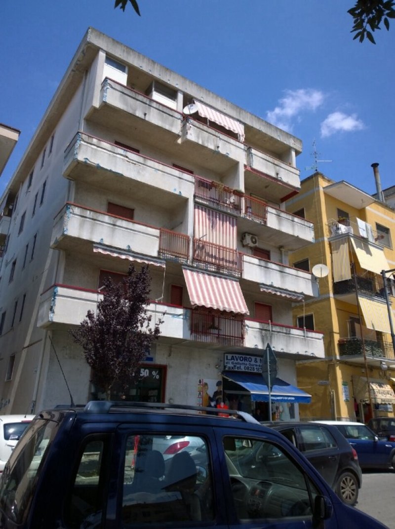 Eboli proponiamo luminoso appartamento a Salerno in Vendita