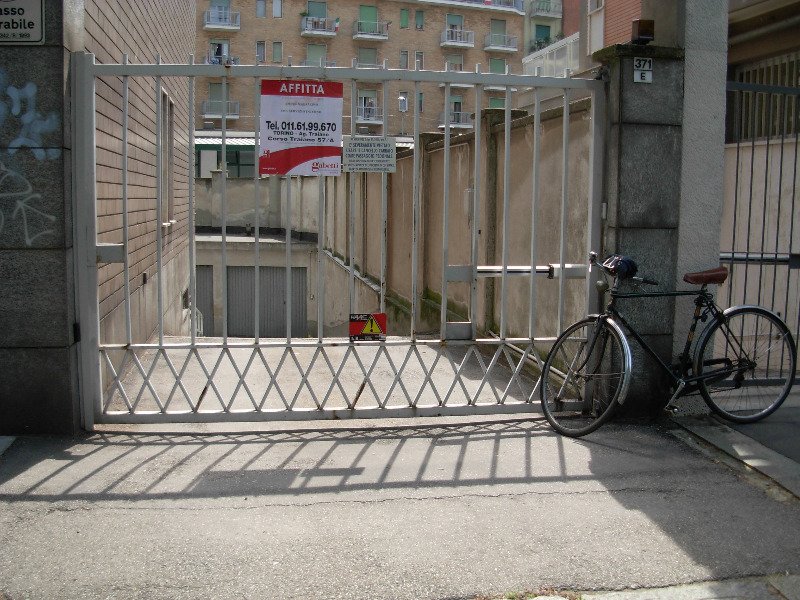 Mirafiori sud Lingotto bilocale seminterrato a Torino in Affitto