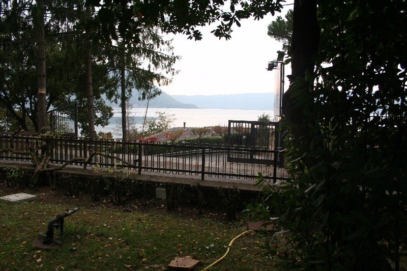 Ronciglione villa fronte lago a Viterbo in Vendita