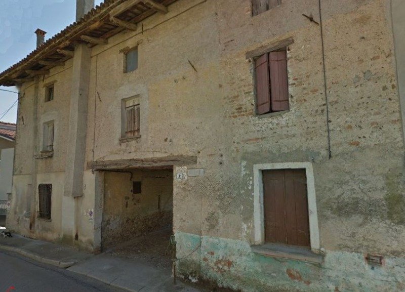 Casa e terreni a Talmassons a Udine in Vendita