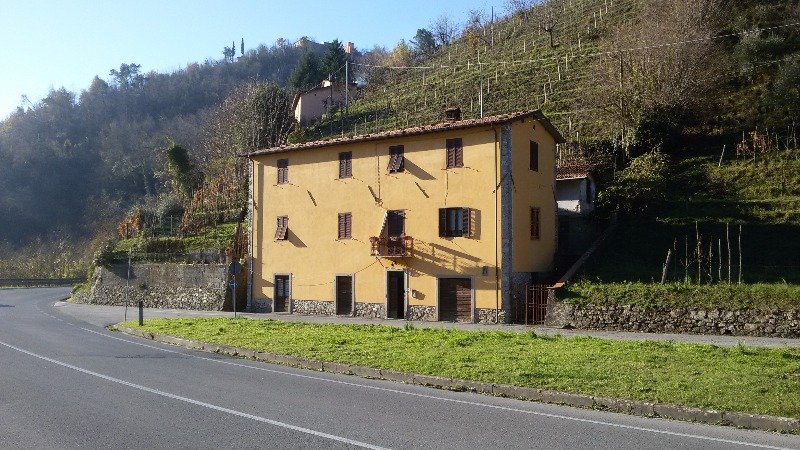 Gallicano casa singola a Lucca in Vendita