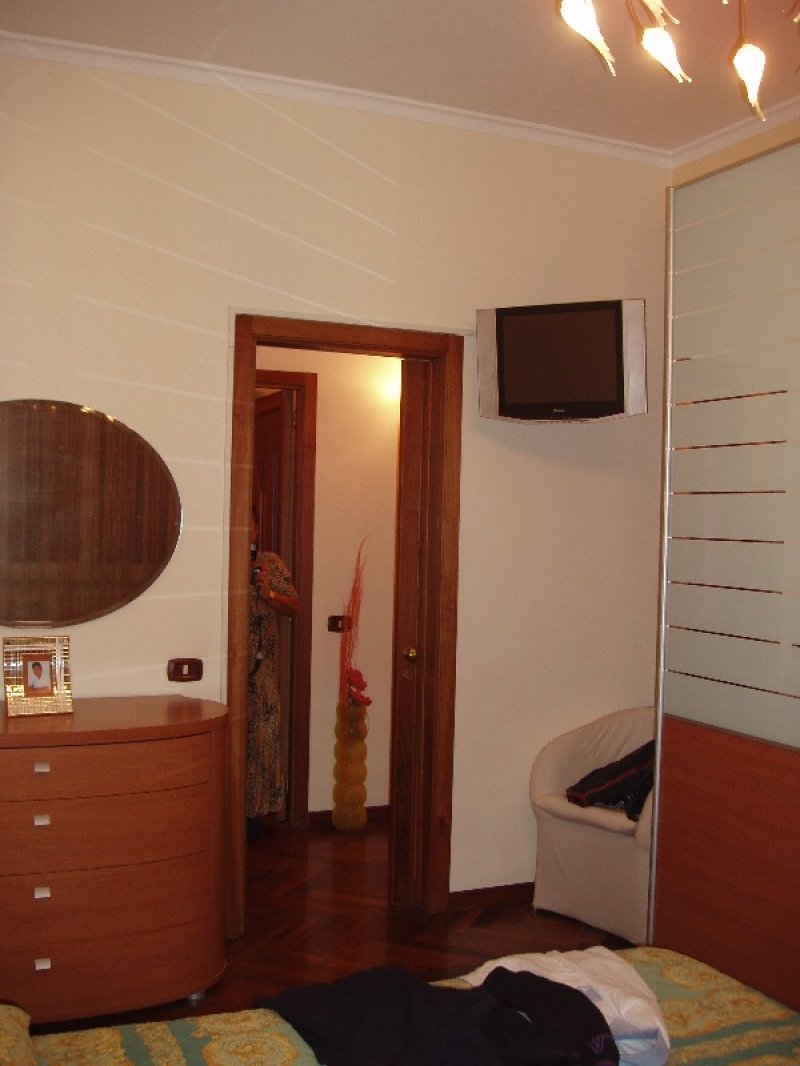 Appartamento in palazzo signorile Colli Aminei a Napoli in Affitto